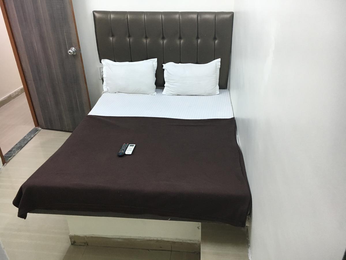 Hotel Janata Residency Мумбаи Экстерьер фото