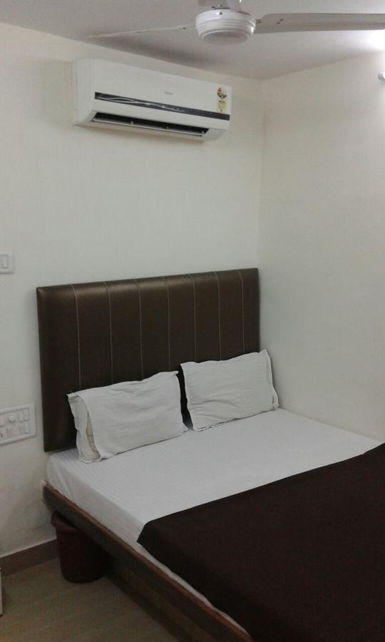 Hotel Janata Residency Мумбаи Экстерьер фото